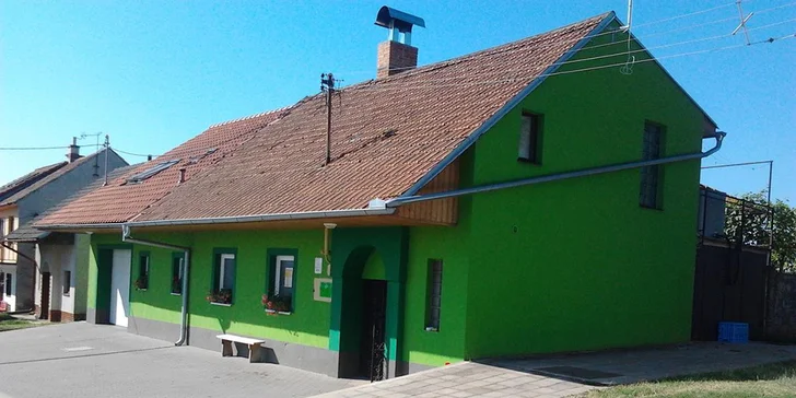 Pobyt v penzióne rodinného vinárstva pre páry aj skupiny vrátane vína či degustácie
