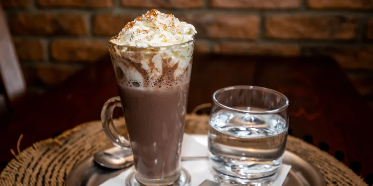 Lahodné espresso s mliekom či horúca čokoláda so šľahačkou