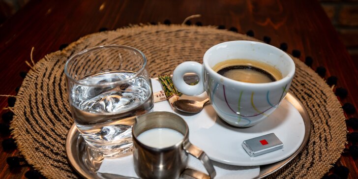 Lahodné espresso s mliekom či horúca čokoláda so šľahačkou