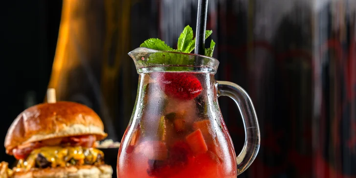 Poctivý slovenský burger s prílohou a nápojom v Konn Foodbar