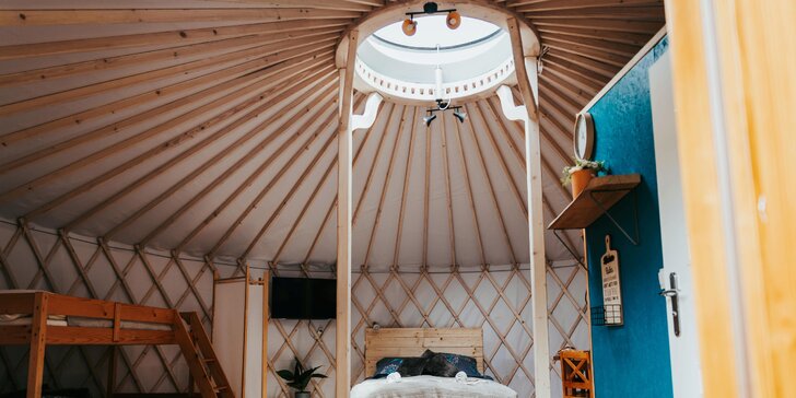 Havaj alebo africké safari v poľskom glampe: luxusné jurty pre 5 osôb s kuchyňou a privátnou vírivkou