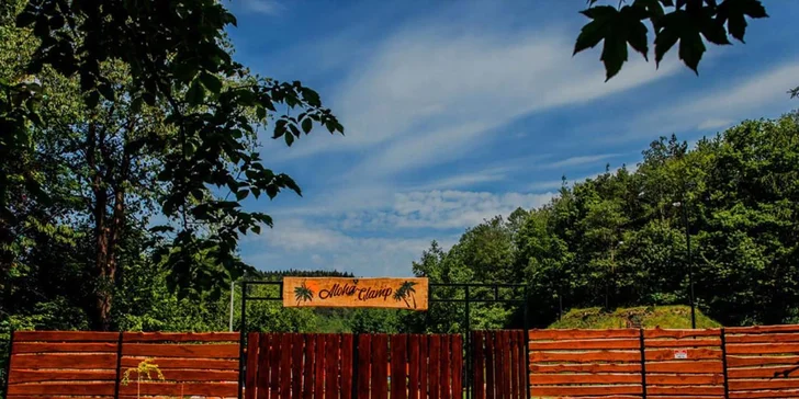 Havaj alebo africké safari v poľskom glampe: luxusné jurty pre 5 osôb s kuchyňou a privátnou vírivkou
