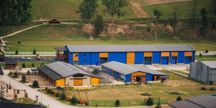Jedinečný pobyt v Hniezdnom: apartmány vo vidieckom štýle, možnosť prehliadky Nestville Distillery a degustácie