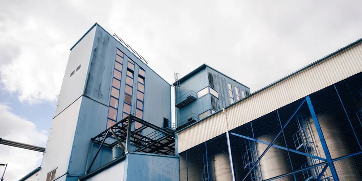 Jedinečný pobyt v Hniezdnom: apartmány vo vidieckom štýle, možnosť prehliadky Nestville Distillery a degustácie