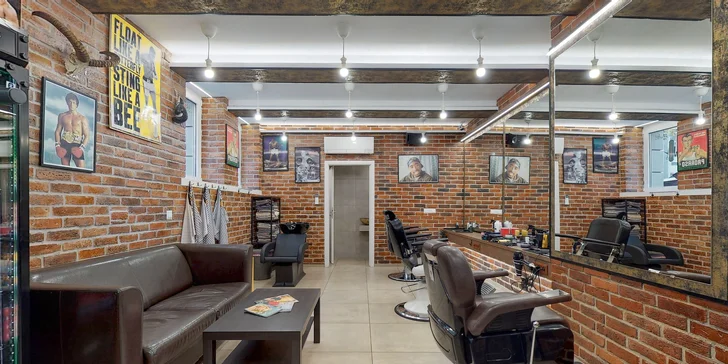 Strih alebo úprava brady v tradičnom men's only holičstve Barber family