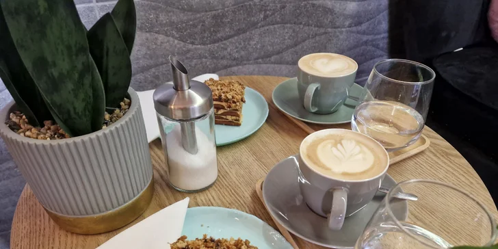 Kávička, koláč, limonáda či chai latte pri Dóme svätej Alžbety