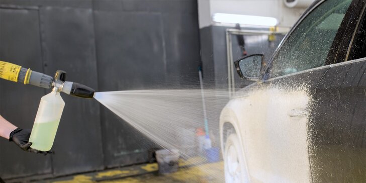 Umytie auta: Interiér, exteriér, aj tepovanie či voskovanie
