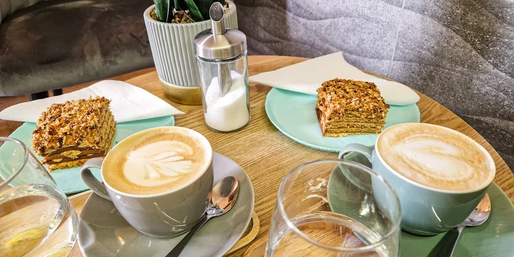 Kávička, koláč, limonáda či chai latte pri Dóme svätej Alžbety