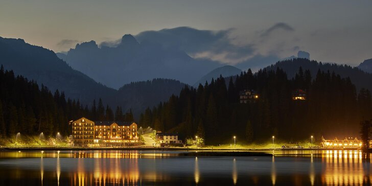 Zimná dovolenka v Dolomitoch: 4 * hotel s polpenziou a bazénom, skiareál Cortina, 2 deti zdarma