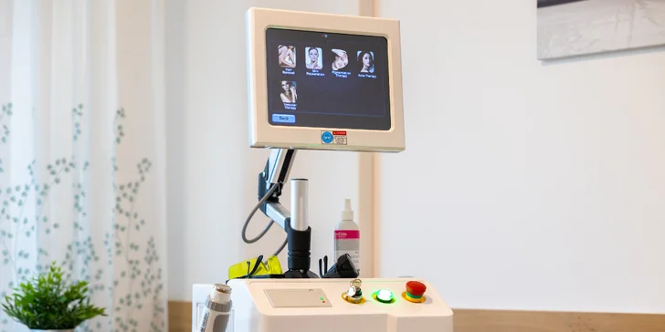 FACE CLEAN: Diamantová mikrodermabrázia a kyslíková terapia krku a dekoltu alebo celej tváre