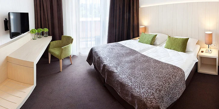Dovolenka pri slovinskom jazere Bled: raňajky a wellness, termíny aj na Silvestra