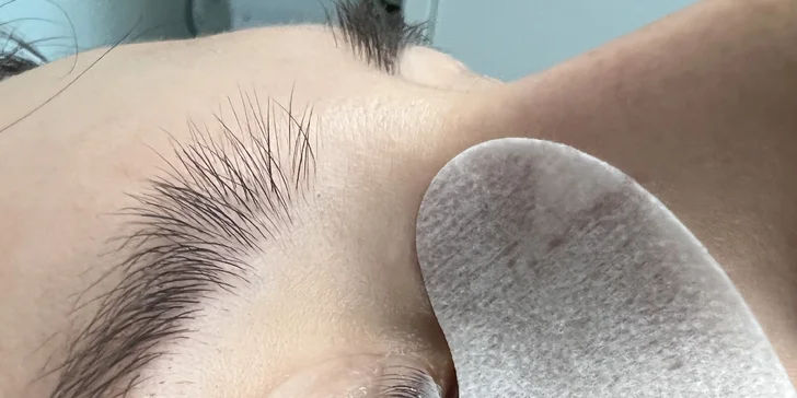Lash filler, laminácia alebo farbenie obočia hennou