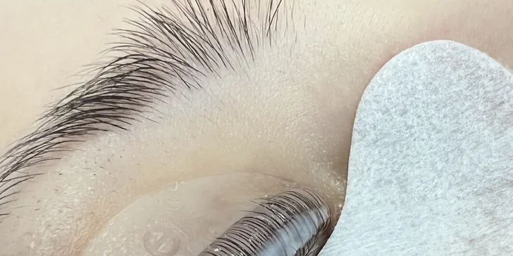 Lash filler, laminácia alebo farbenie obočia hennou