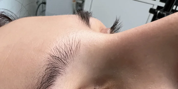 Lash filler, laminácia alebo farbenie obočia hennou
