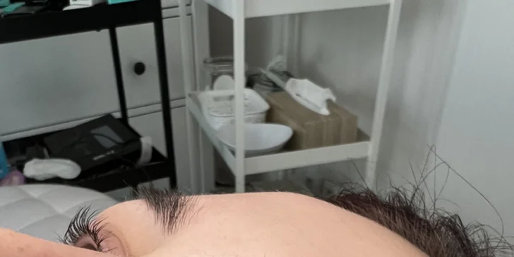 Lash filler, laminácia alebo farbenie obočia hennou