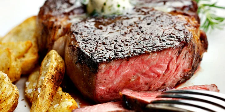 Hovädzí steak s grilovanou zeleninou