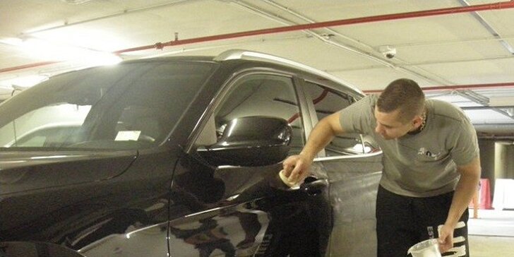 Kompletné umytie a vyčistenie vášho auta s tepovaním a voskovaním
