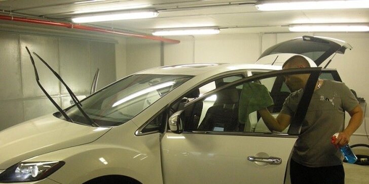Kompletné ručné ošetrenie vášho auta: tepovanie alebo čistenie interiéru a exteriéru s možnosťou voskovania