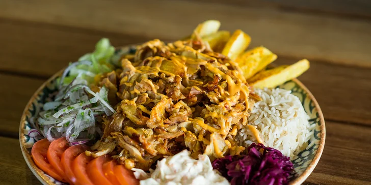 Doner Burger alebo Kebab Tanier s hranolčekmi a nápojom
