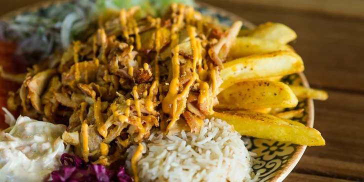 Doner Burger alebo Kebab Tanier s hranolčekmi a nápojom
