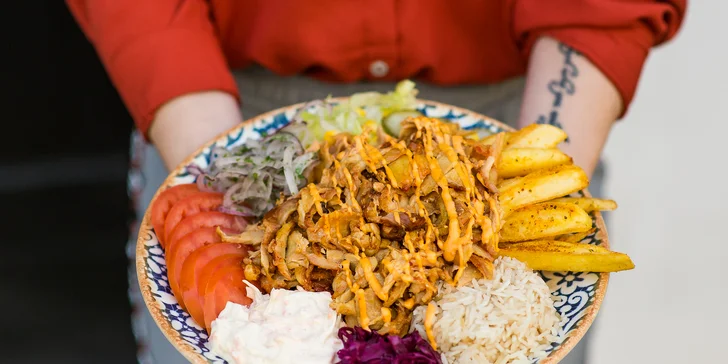 Doner Burger alebo Kebab Tanier s hranolčekmi a nápojom
