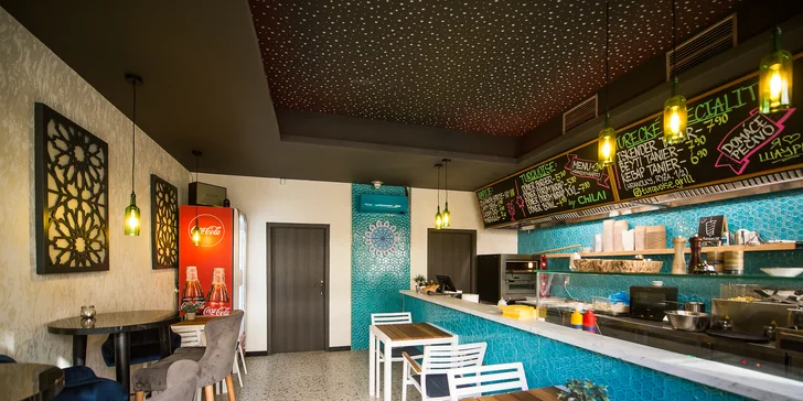 Doner Burger alebo Kebab Tanier s hranolčekmi a nápojom