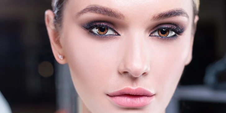 Líščie oči "fox eyes" či niťový lifting tváre pre omladenie
