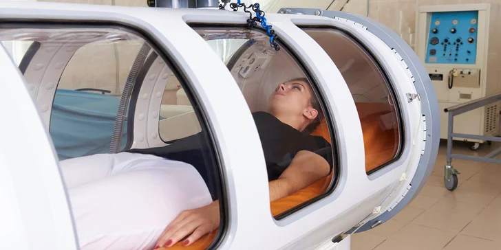 Vstup do hyperbarickej komory s tlakom 1,3 ATM