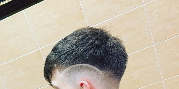 Pánsky strih vlasov a úprava brady v Sparkle Barbershope