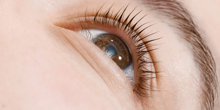 Lash filler, laminácia alebo farbenie obočia hennou