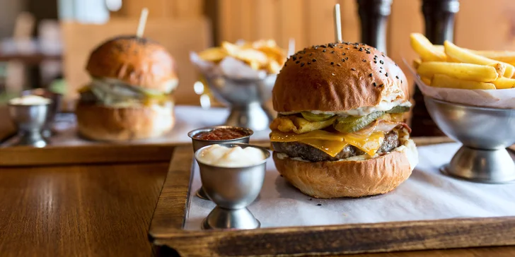 New Cheeseburger alebo Bacon burger s hranolčekmi a omáčkou