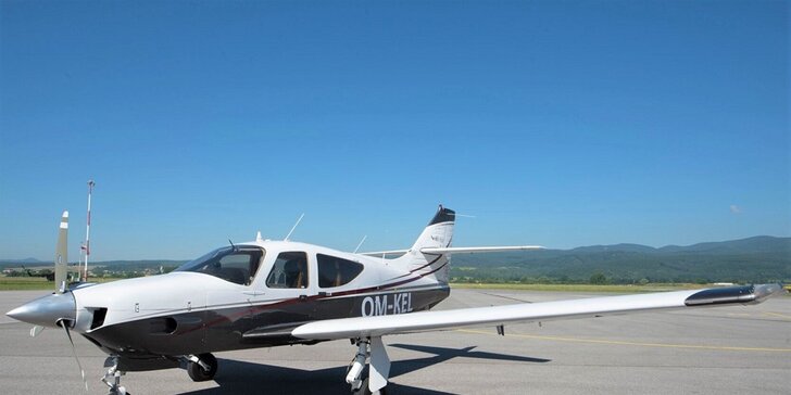 Zážitkový let pre 3 osoby s možnosťou pilotovania - pofičíte až 290 km/h!