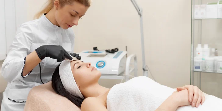 Čistenie pleti, vitamínová masáž aj trvácna úprava obočia
