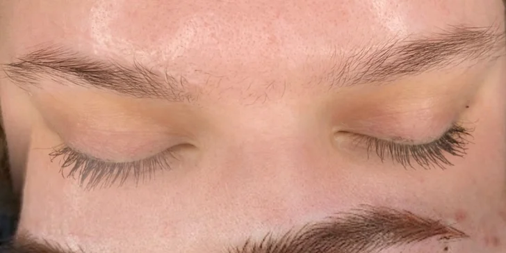 Dokonale upravené a súmerné obočia vďaka microbladingu