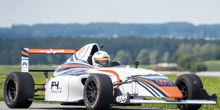 Staňte sa pilotom formuly F4 s max. rýchlosťou 235 km/h aj s videozáznamom