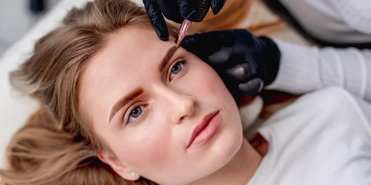 Permanentný make-up: Púdrové obočie alebo akvarelové pery