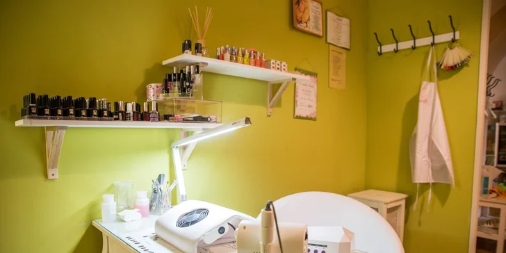 Wellness manikúra alebo pedikúra s parafínovým zábalom v Himaláj centre