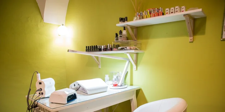 Wellness manikúra alebo pedikúra s parafínovým zábalom v Himaláj centre