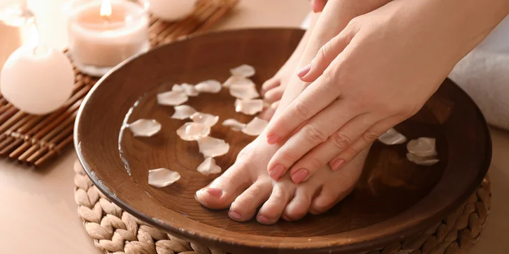 Wellness manikúra alebo pedikúra s parafínovým zábalom v Himaláj centre