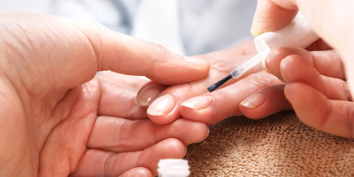Wellness manikúra alebo pedikúra s parafínovým zábalom v Himaláj centre