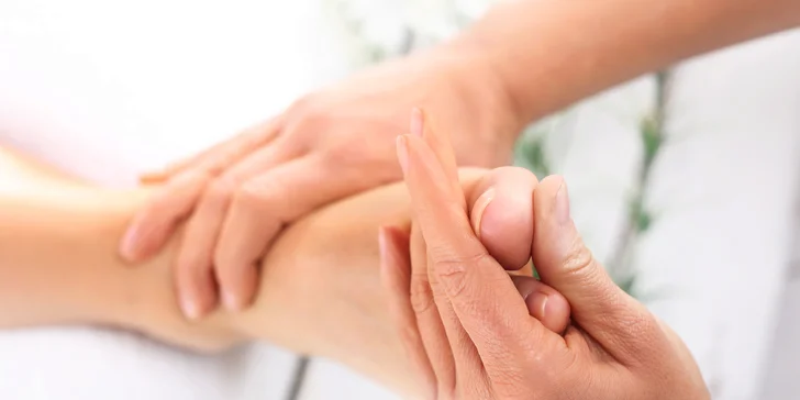 Wellness manikúra alebo pedikúra s parafínovým zábalom v Himaláj centre