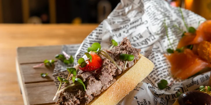 Degustácia štyroch svetových vín v Portofino s kanapkami