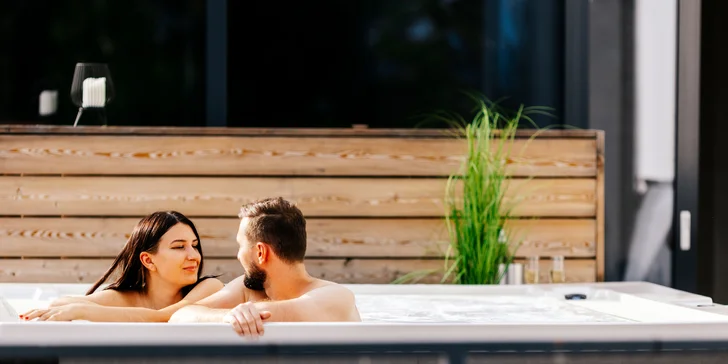 Nový rezort MALADINOVO s rodinnými apartmánmi, pivnými kúpeľmi a špičkovou reštauráciou BERNARD