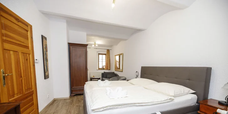 Penzión na námestí krásneho mesta Loket: pobyt pre 2–4 osoby, raňajky aj Pavlova torta