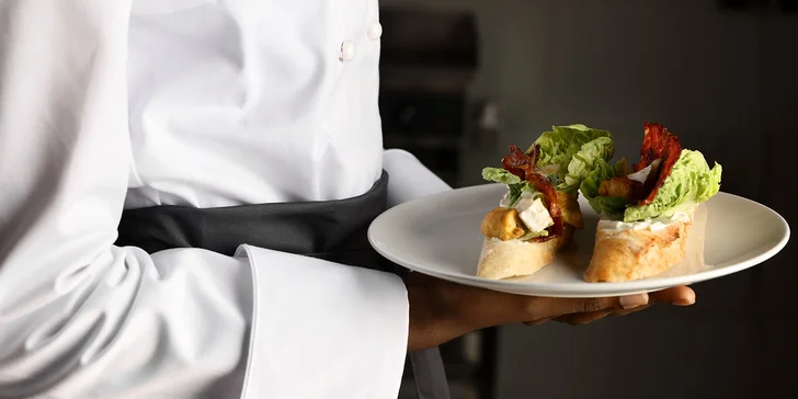 Penzión na námestí krásneho mesta Loket: pobyt pre 2–4 osoby, raňajky aj Pavlova torta