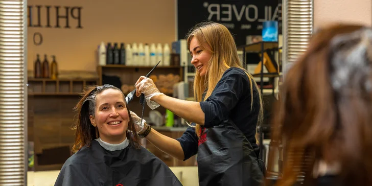 Strih s fúkanou a stylingom, farbenie, melír, balayage alebo rekonštrukčná kúra