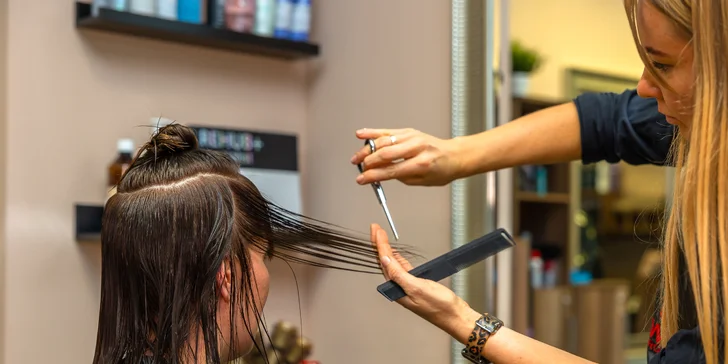 Strih s fúkanou a stylingom, farbenie, melír, balayage alebo rekonštrukčná kúra
