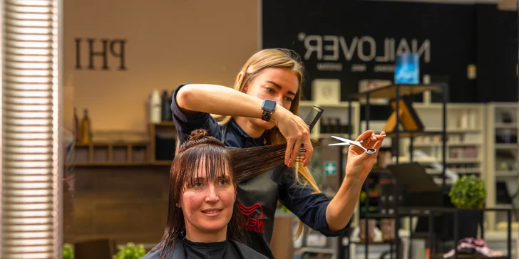 Strih s fúkanou a stylingom, farbenie, melír, balayage alebo rekonštrukčná kúra