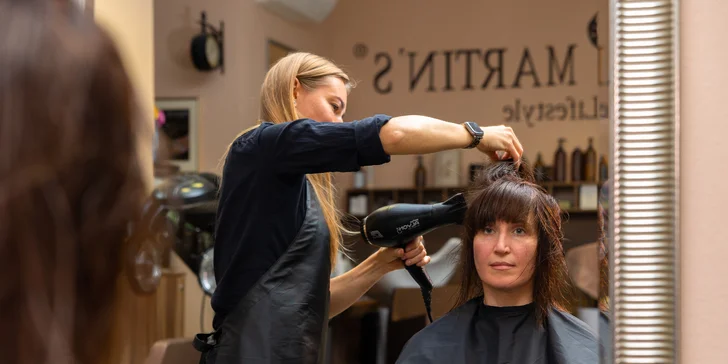 Strih s fúkanou a stylingom, farbenie, melír, balayage alebo rekonštrukčná kúra