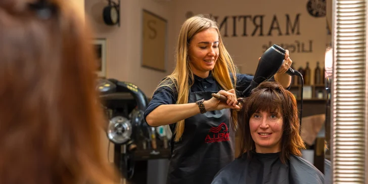 Strih s fúkanou a stylingom, farbenie, melír, balayage alebo rekonštrukčná kúra